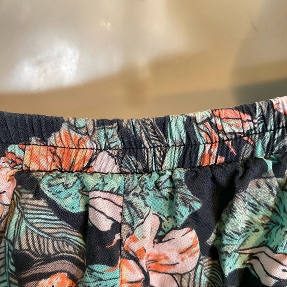 Floral Tropical Print Boho Mini Shorts Size S - Picture 5 of 12